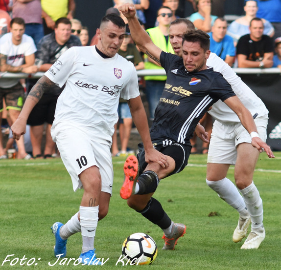 (190828) Lan_Banik 1:3 70